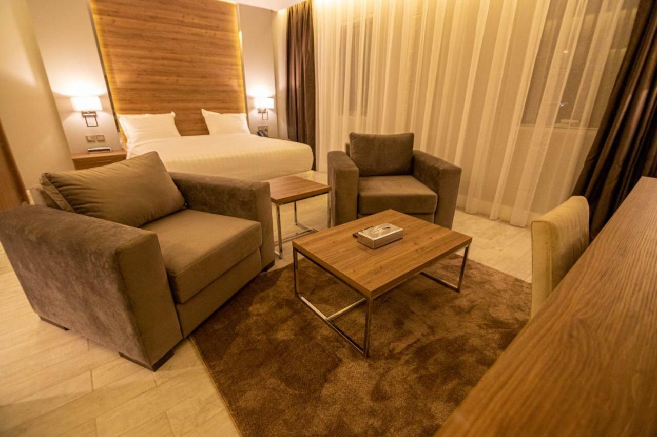 قولدن سكوير طريق الرياض Golden Square Riyadh Road Хамис-Мушайт Экстерьер фото
