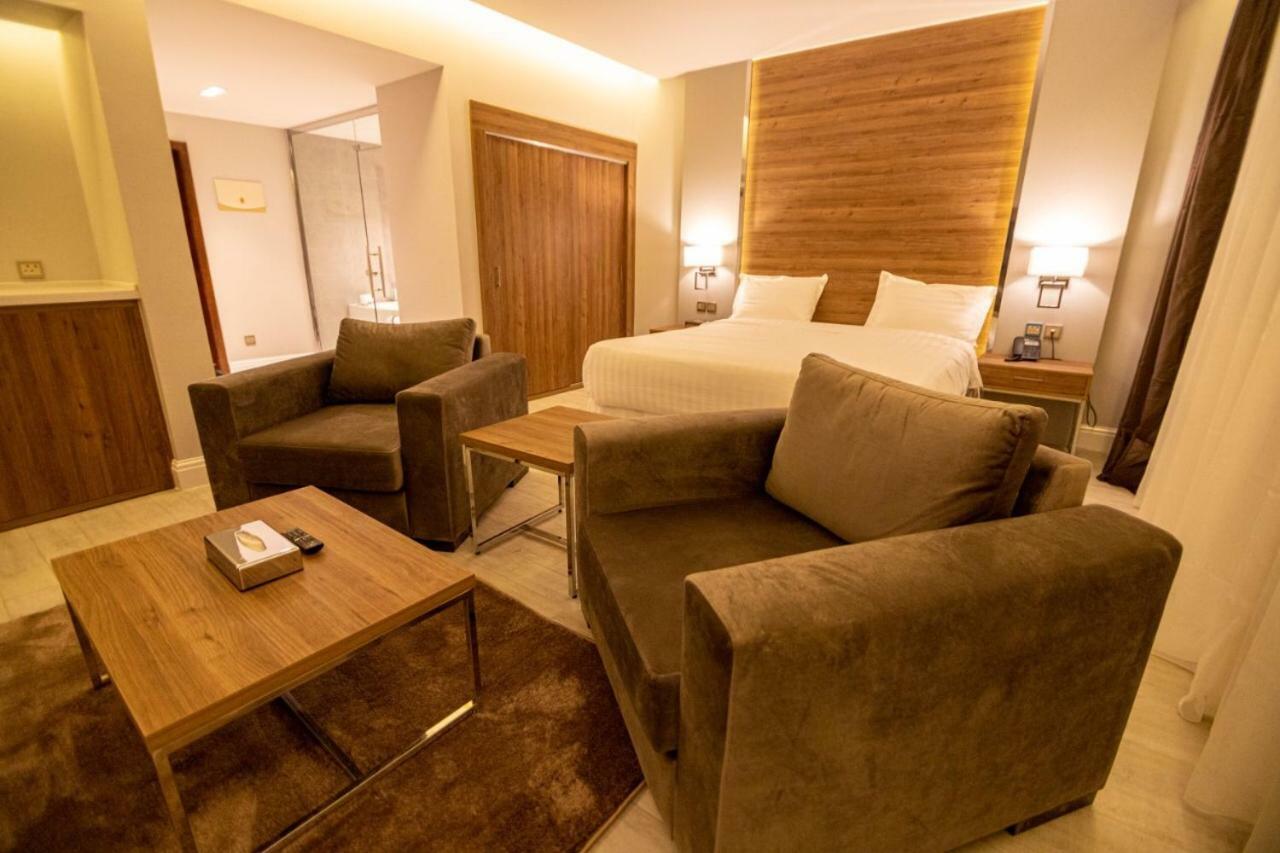 قولدن سكوير طريق الرياض Golden Square Riyadh Road Хамис-Мушайт Экстерьер фото