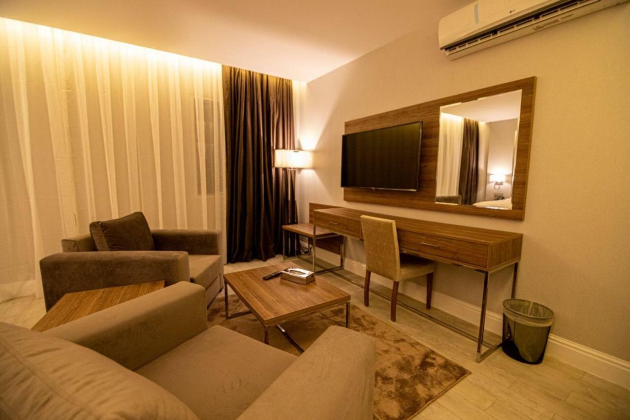 قولدن سكوير طريق الرياض Golden Square Riyadh Road Хамис-Мушайт Экстерьер фото